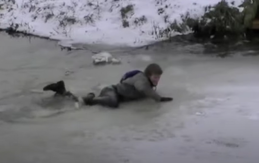 В Волжском трое детей провалились под лёд: погиб 7-летний мальчик