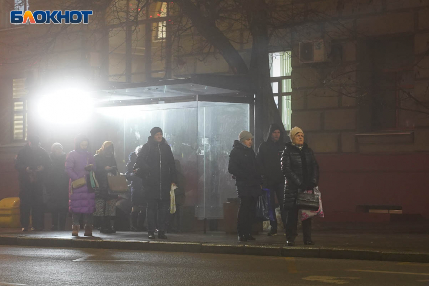 Жители Волгограда пожаловались на дым и удушающий запах гари