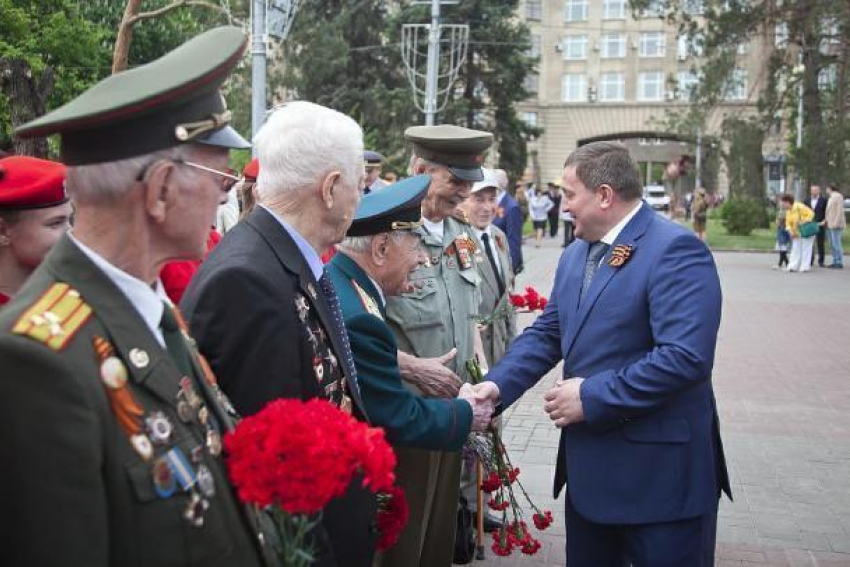 Андрей Бочаров проверяет, все ли готово к приезду певца Трофима