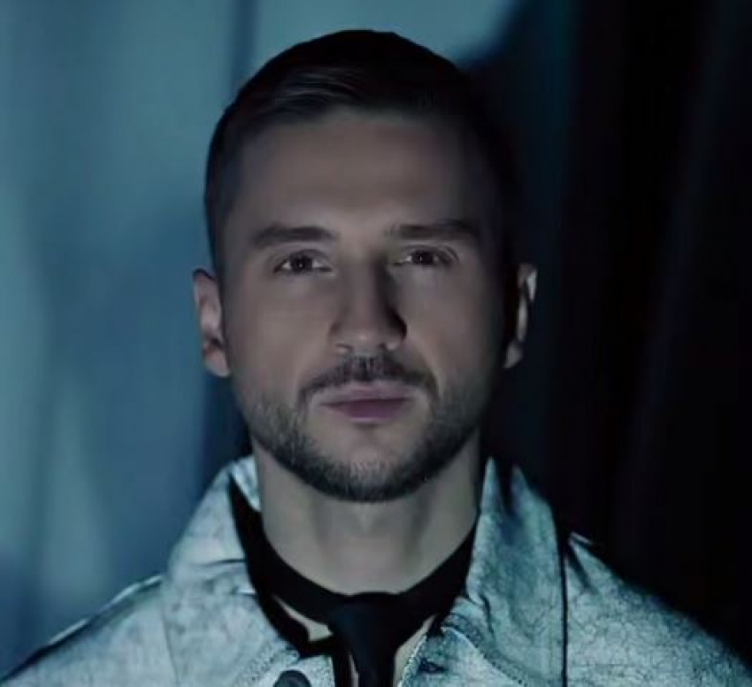 Переплюнул даже Шуфутинского: билеты на концерт Сергея Лазарева в Волгограде подорожали до 15,5 тысячи рублей