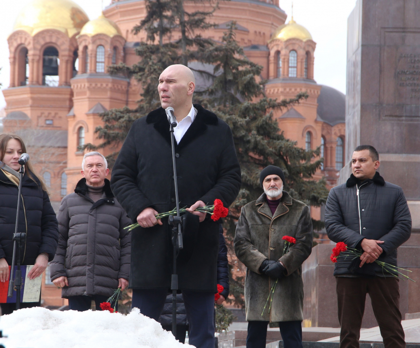 Николай Валуев привез своих детей в Волгоград