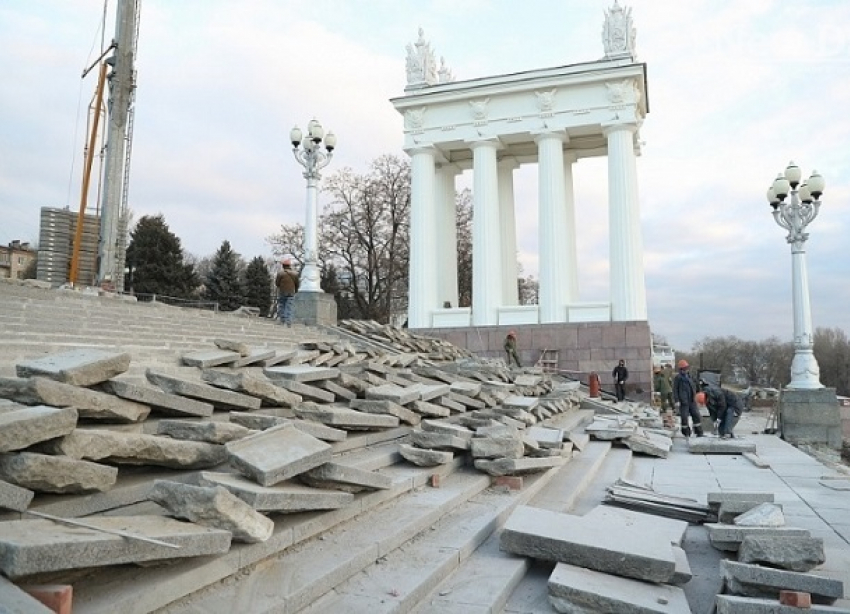 Главную лестницу на центральной набережной Волгограда откроют к 9 мая