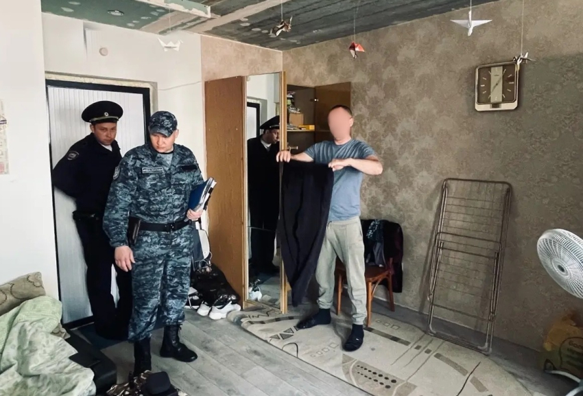 Алиментщика в розыске достали из шкафа в Волгограде