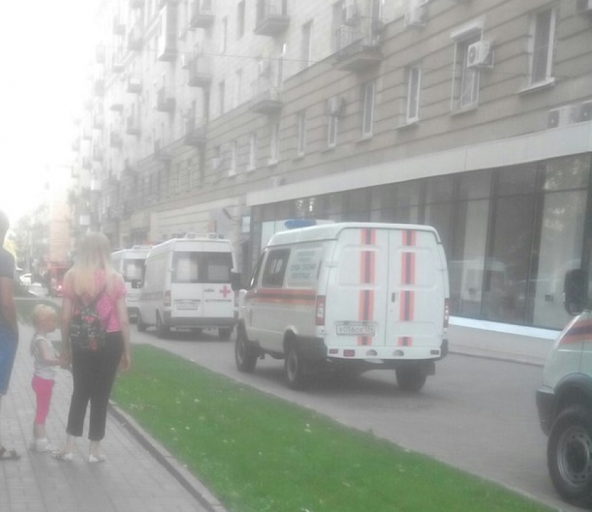 Пожар вспыхнул на Аллее Героев в центре Волгограда