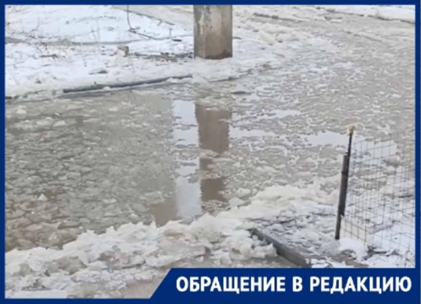 Бесплатный гигантский каток с леденящим бассейном появился на юге Волгограда – видео 