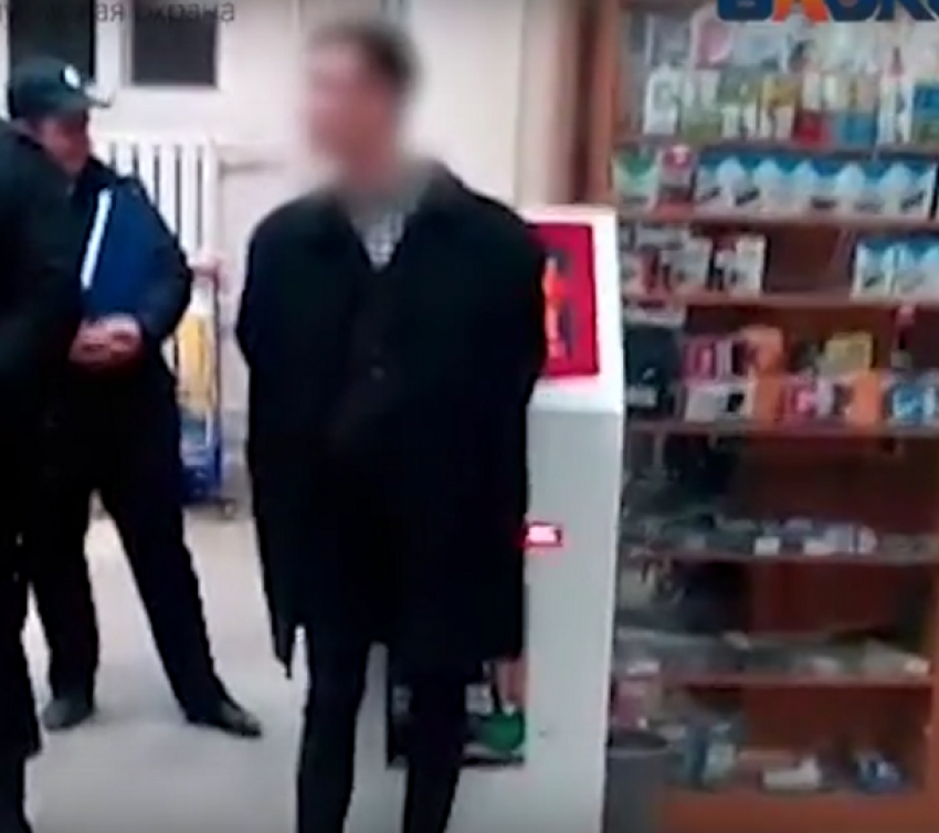 Задержанный в Волгограде магазинный воришка читал на бис свои стихи в ожидании полиции