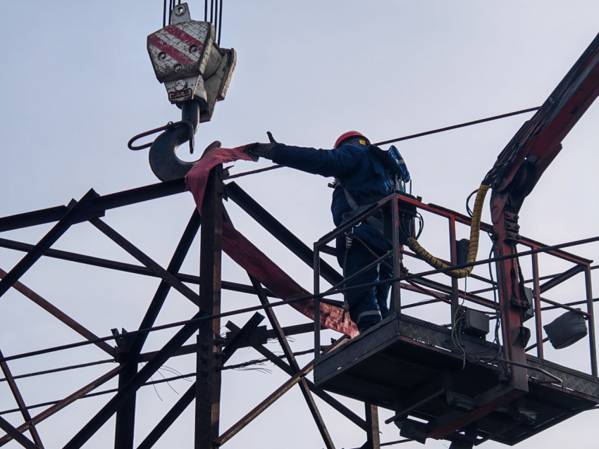 Энергетиков из соседних регионов стянули в Волгоградскую из-за массового ЧП