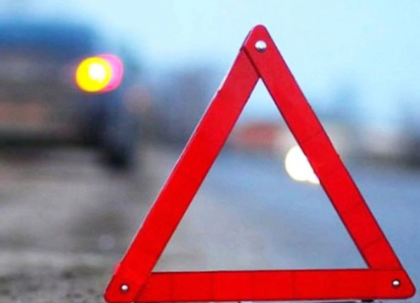 На трассе в Волгоградской области погиб водитель «десятки» и пострадали две пассажирки