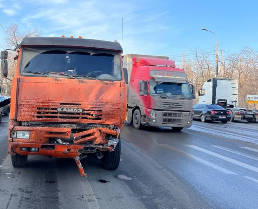 Молодой КамАЗист задержан на 48 часов после автокатастрофы в Волгограде