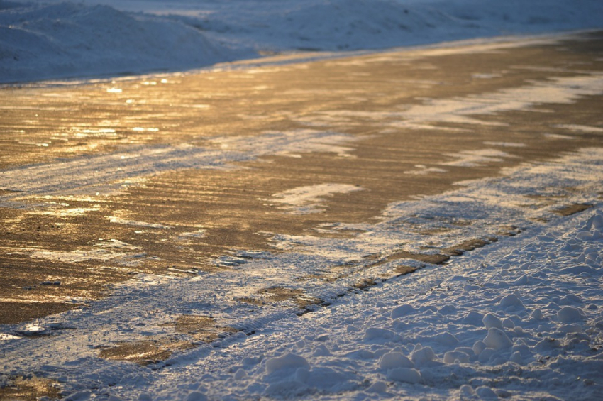 Черный лед и замерзающий дождь сделают опасными дороги Волгограда