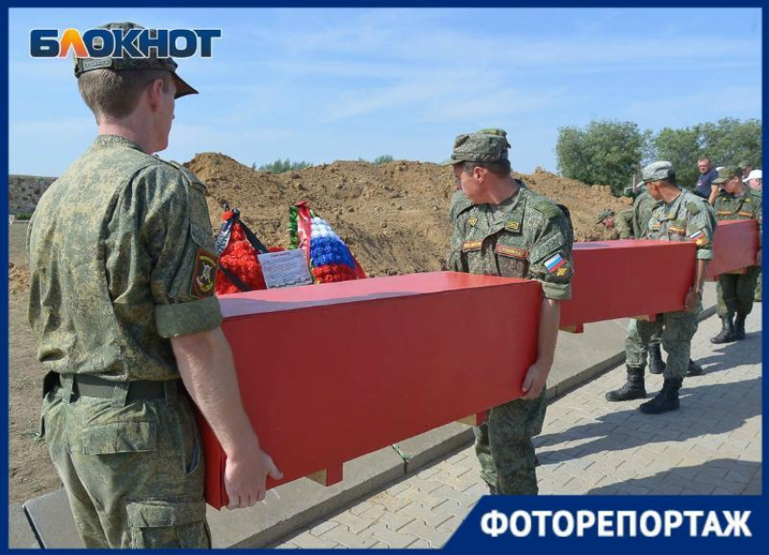 Более тысячи солдат, погибших в боях за Сталинград, перезахоронили в Россошках