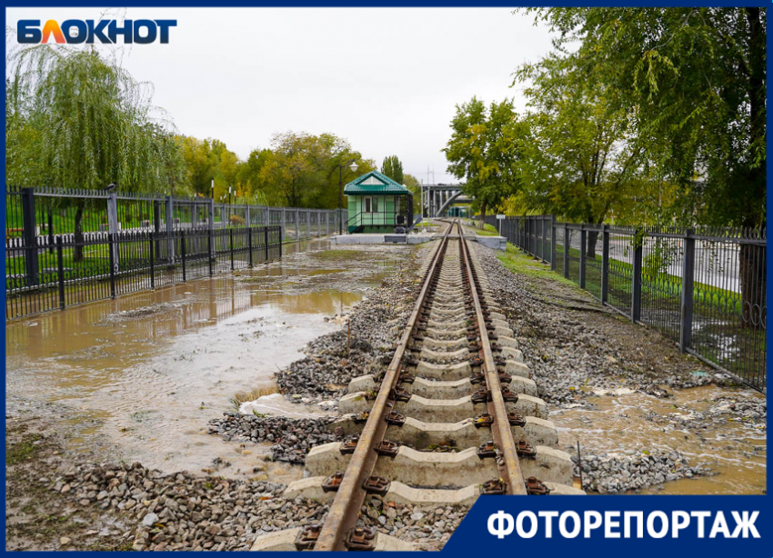 В Волгограде из-за коммунального ЧП затопило детскую железную дорогу: фото