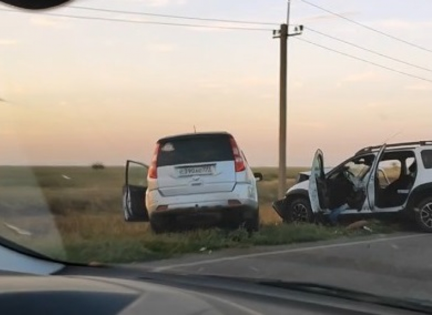 Очевидцы сообщают о треш-ДТП под Волгоградом: помощь потребовалась шестерым