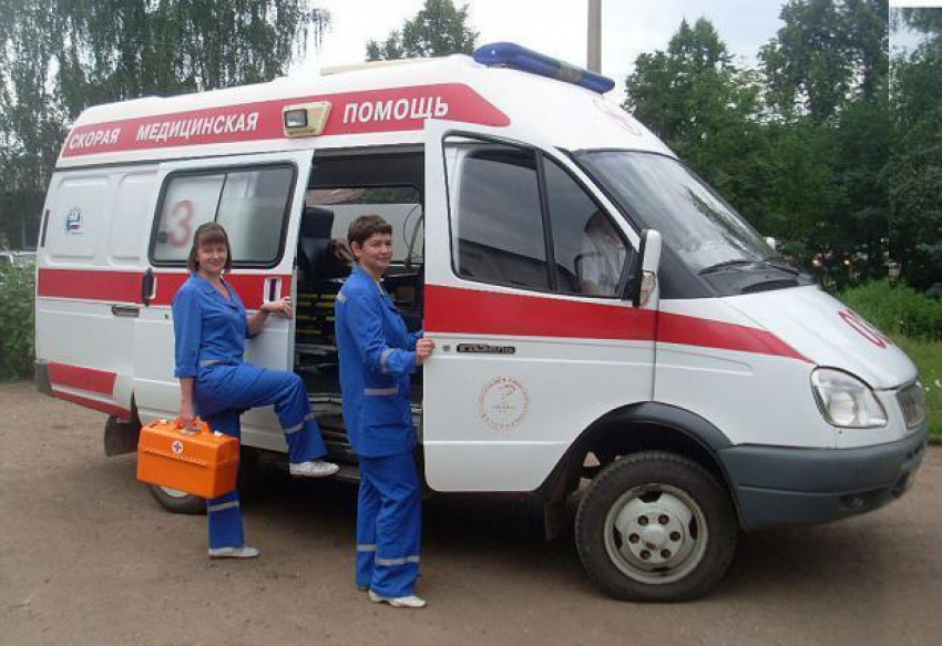 Под Волгоградом при столкновении"Мерседес» и ВАЗ пострадал мужчина 