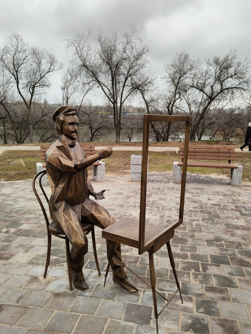 Скульптуру сломали на благоустроенной за 80 млн территории на юге Волгограда