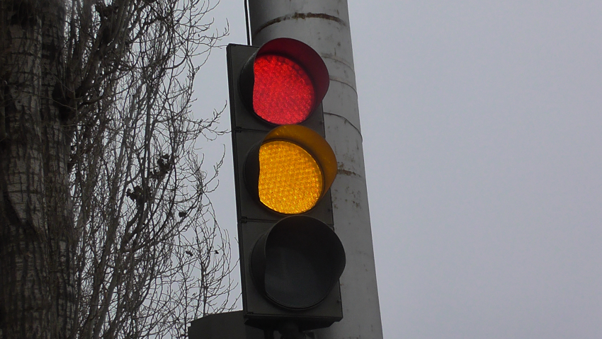 В Краснооктябрьском районе Волгограда установили светофоры на опасном переходе