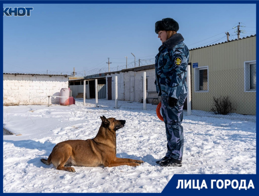 Поиск наркотиков, соседство с заключенными и собачья верность: проводим день с кинологом в женской колонии под Волгоградом