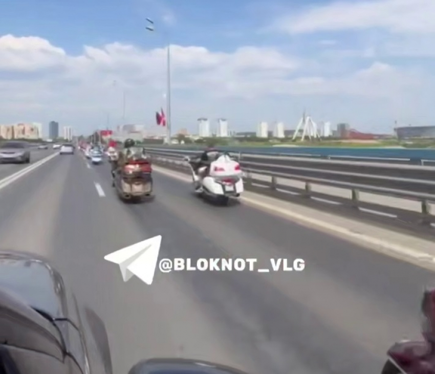 70 байков промчались в День Победы через Волгоград – видео