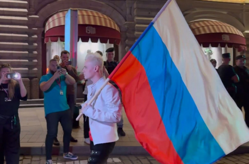 Привычку не носить трусы назвали причиной спада популярности SHAMAN