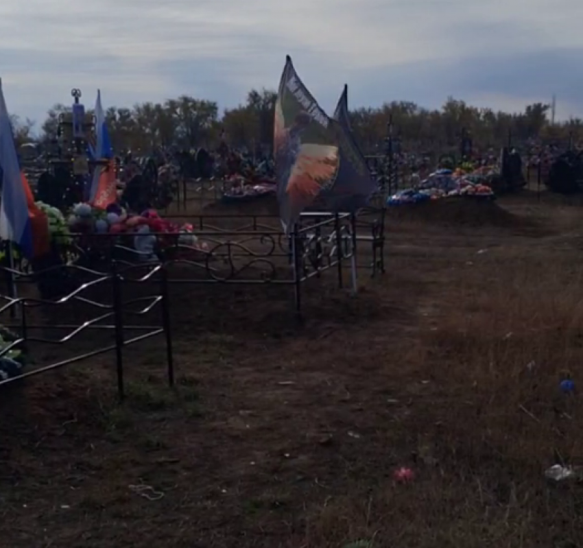 Могилы участников СВО среди мусорных завалов нашли в Волгоградской области 