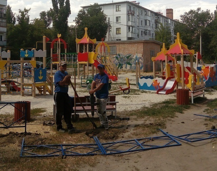 Красивые детские площадки получили жители юга Волгограда