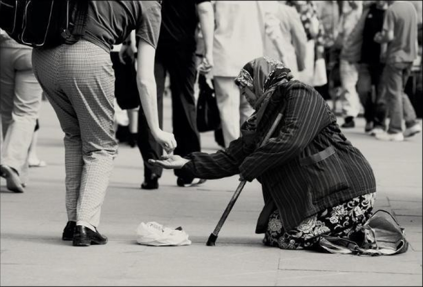 Губернатор приказал пенсионерам жить на 7324 рубля в месяц