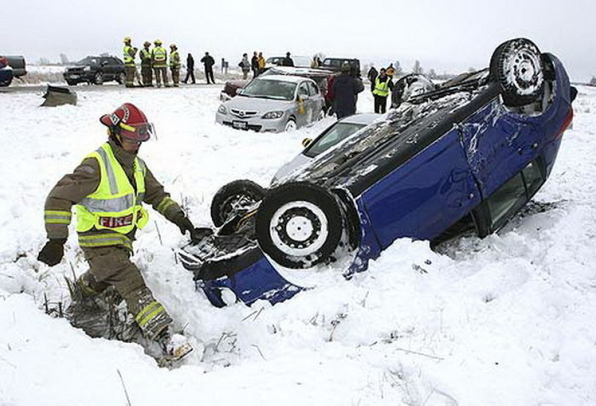 В Волгоградской области внедорожник сбил двух пенсионеров-дачников