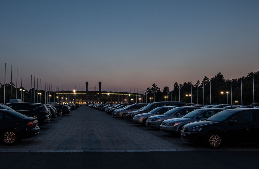 Четыре пешехода сбил Nissan на парковке в Волгоградской области