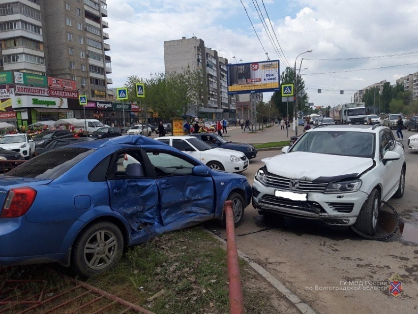 Подробности тройного ДТП на юге Волгограда 