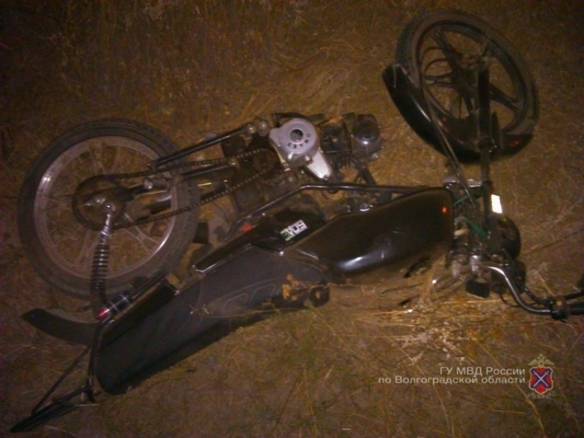 Под Волгоградом 18-летний водитель мопеда протаранил «Ниву»: 2 в больнице