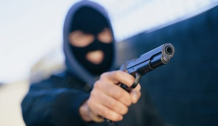 Судимый за убийство житель Волгограда с пистолетом пытался ограбить магазин