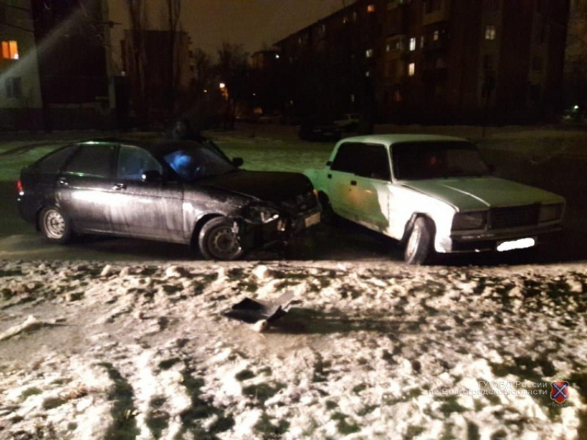 В тройном ДТП в Волжском пострадал 21-летний водитель «семерки»
