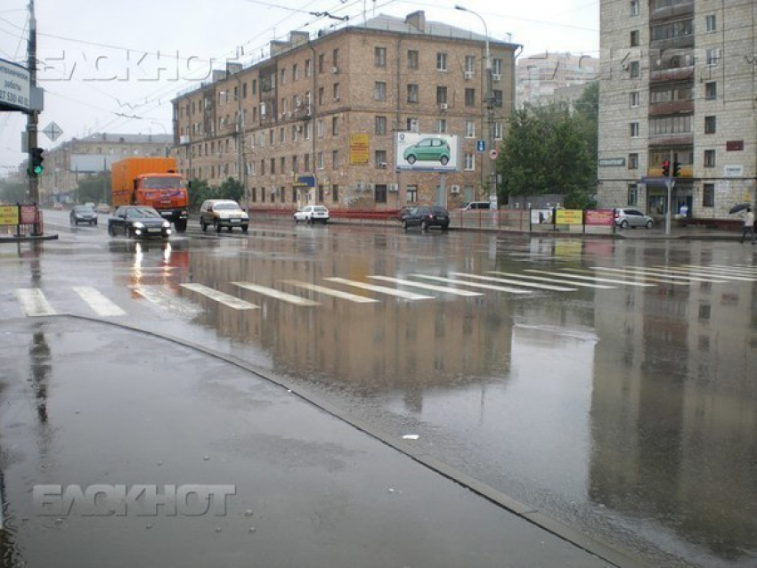 В Волгограде на выходных синоптики обещают дожди и сильный ветер до 15 м/с 