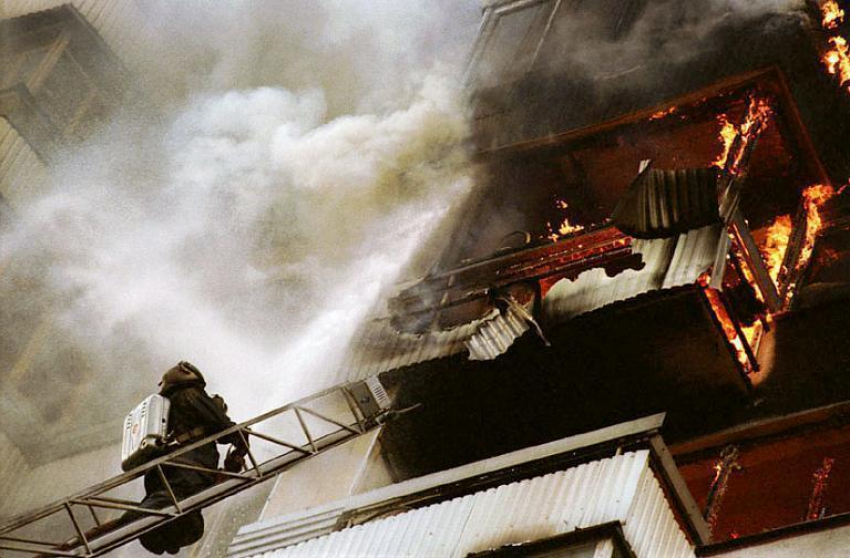 При пожаре на юге Волгограда было эвакуировано 33 человека