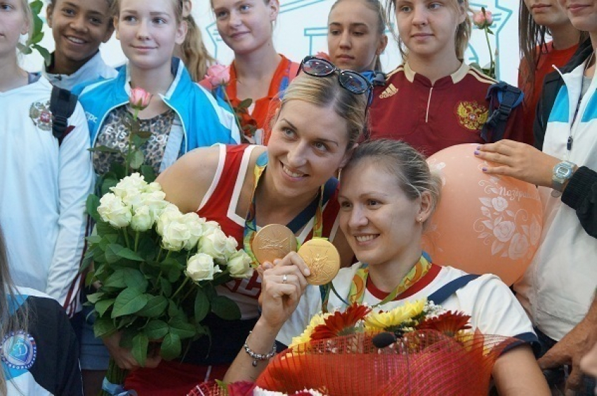 Олимпийские чемпионки Анна Седойкина и Ольга Акопян приземлились в аэропорту Волгограда