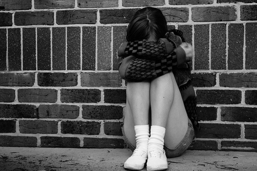 В Волжском следователи раскрыли изнасилование несовершеннолетней 9-летней давности