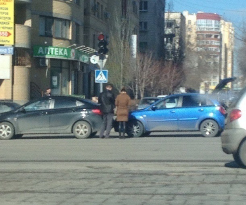 Сразу два ДТП в центре Волгограда собрали пробку