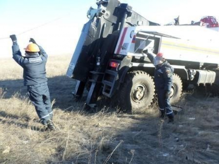На трассе Каменск-Шахтинский - Волгоград спецтехника доставала из кювета «МАН"