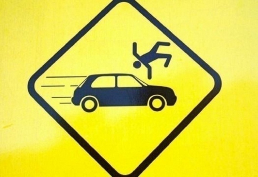 Под Волгоградом неизвестный сбил 32-летнюю женщину и скрылся