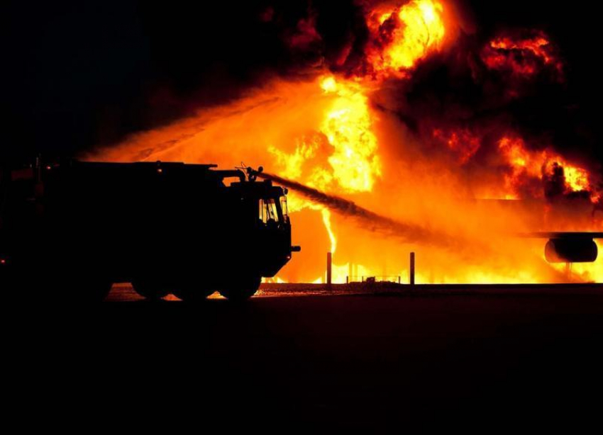 Пожар в Городище поздно ночью уничтожил Mercedes Sprinter и «ГАЗель»