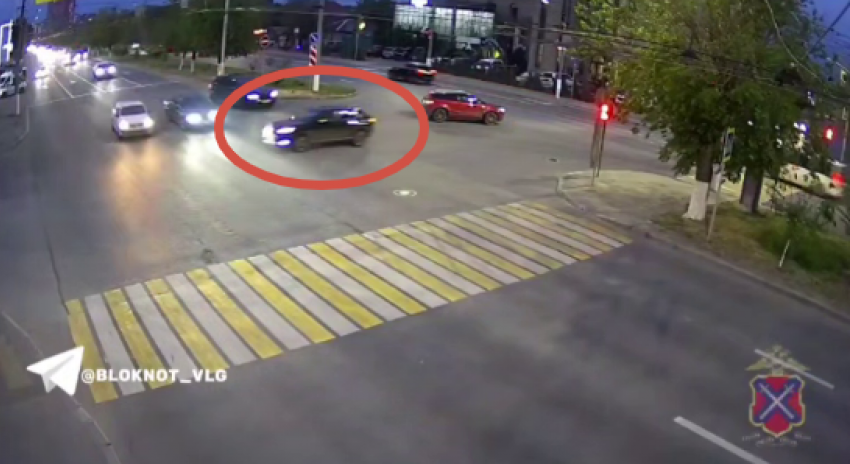 В себя поверил: жесткое ДТП устроил повернувший в поток BMW в Волгограде