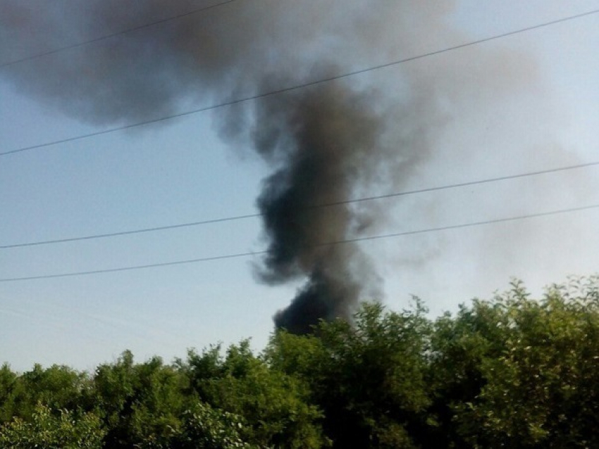 На нефтебазе в Волгоградской области загорелся бензин 