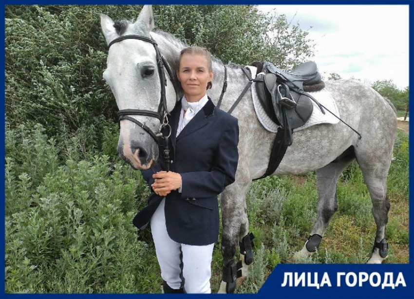 - Наши выпускники из Волгограда уезжали служить в Московскую школу верховой езды, - тренер конно-спортивного клуба Серафима Газеева