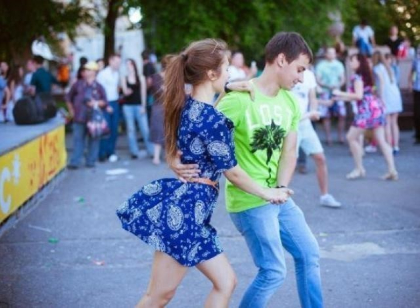 Жителей Волгограда научат танцевать хип-хоп в сквере Саши Филиппова 