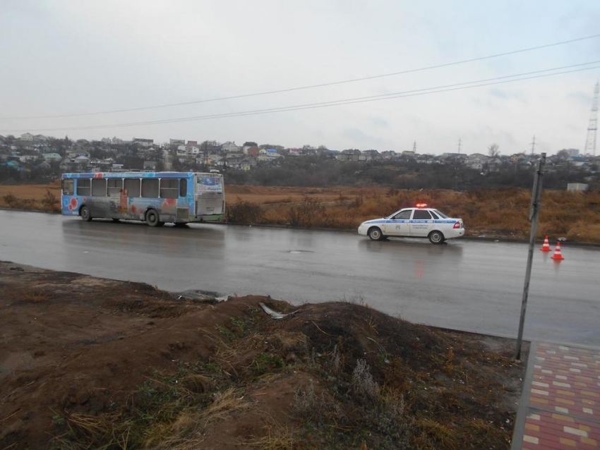 В Волгограде пострадала 76-летняя пассажирка автобуса