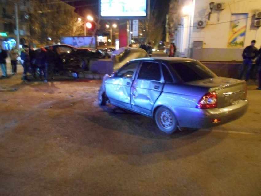 В центре  Волгограда иномарка влетела в подземный переход