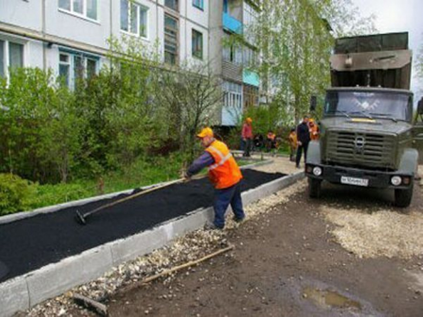 В Волгограде ночью на улице Невской срезали 810 квадратных метров дороги