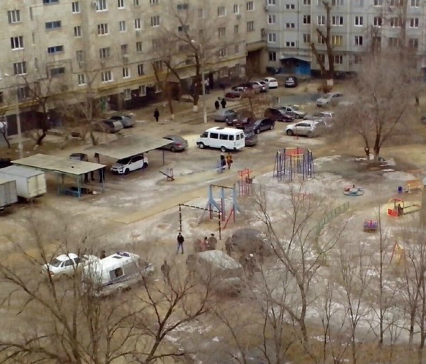 На детской площадке Волгограда найден мертвый мужчина