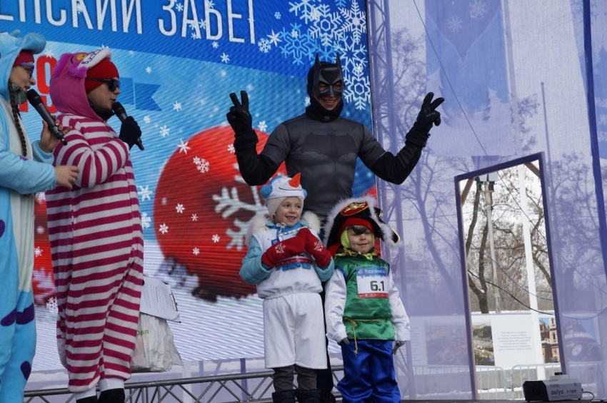 Бэтмены, пираты и поросята промчались по главной площади Волгограда 