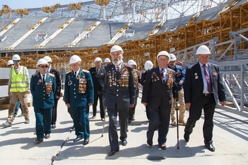 Ветеранам ВОВ подарили изображения стадиона «Волгоград Арена"
